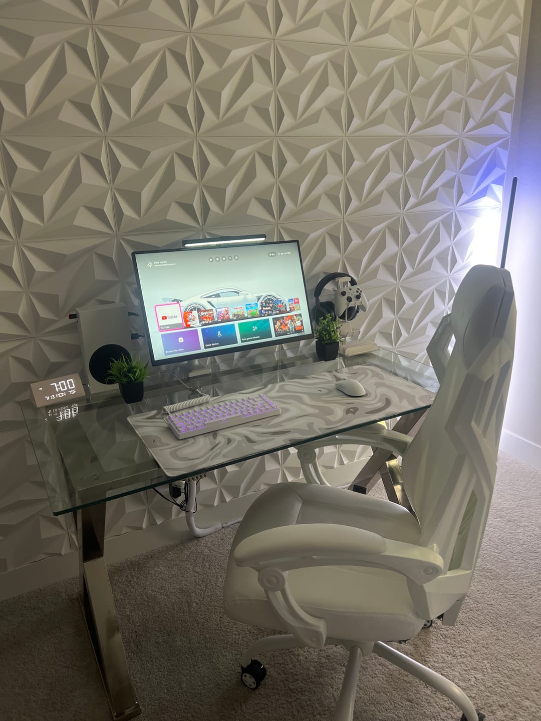 Customer photo review of Liquid White Mousepad