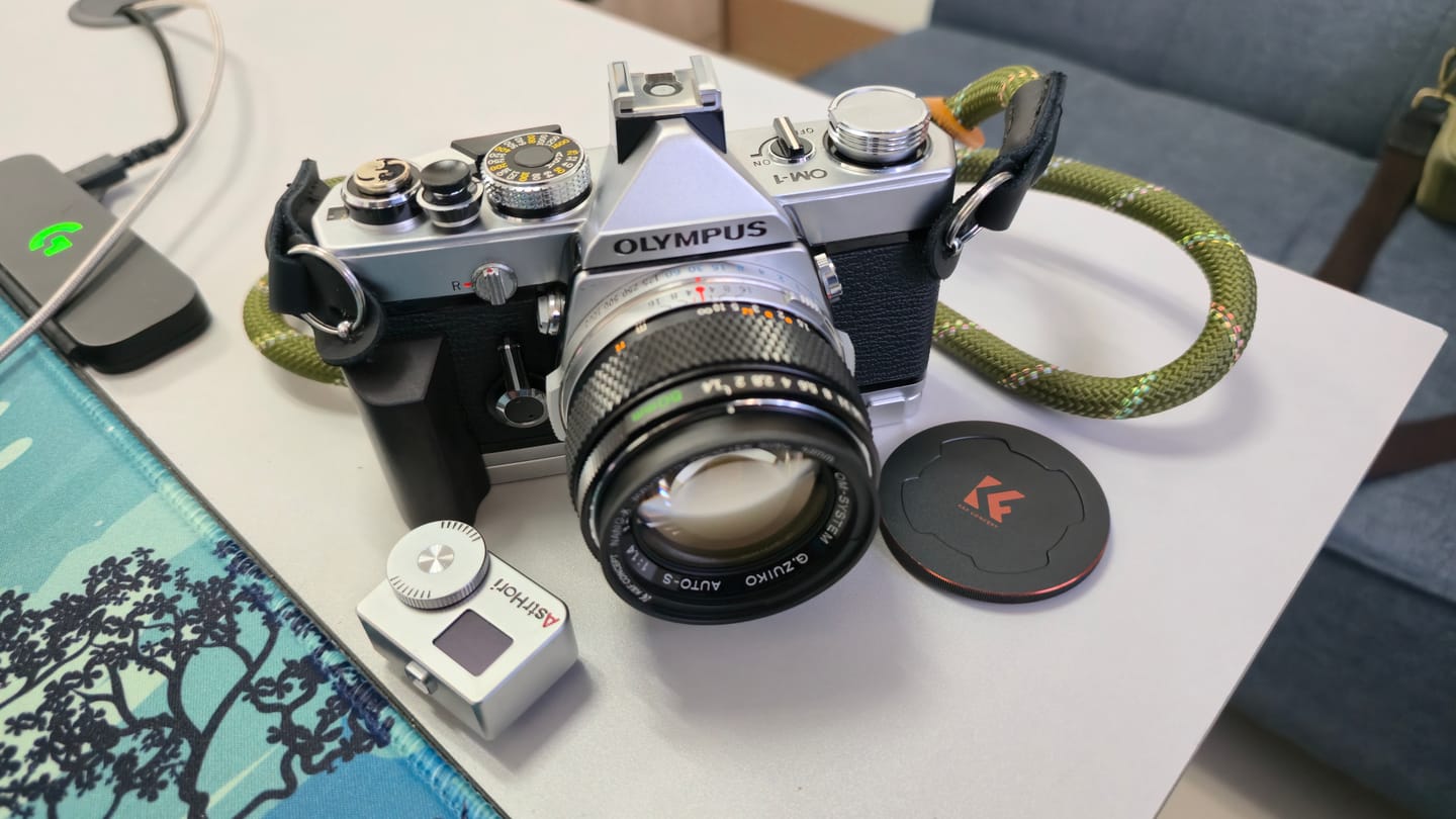 Customer photo review of Film Olympus OM1 Grip Wood (OM2 OM3Ti)