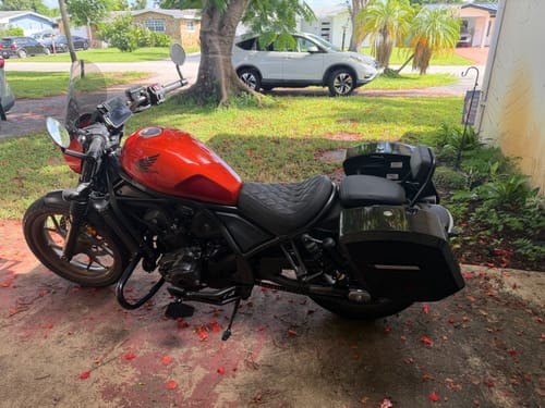 Customer photo review of 24L - Ironclad Quick-Mount Medium Honda Rebel 1100 Painted Hard Saddlebags