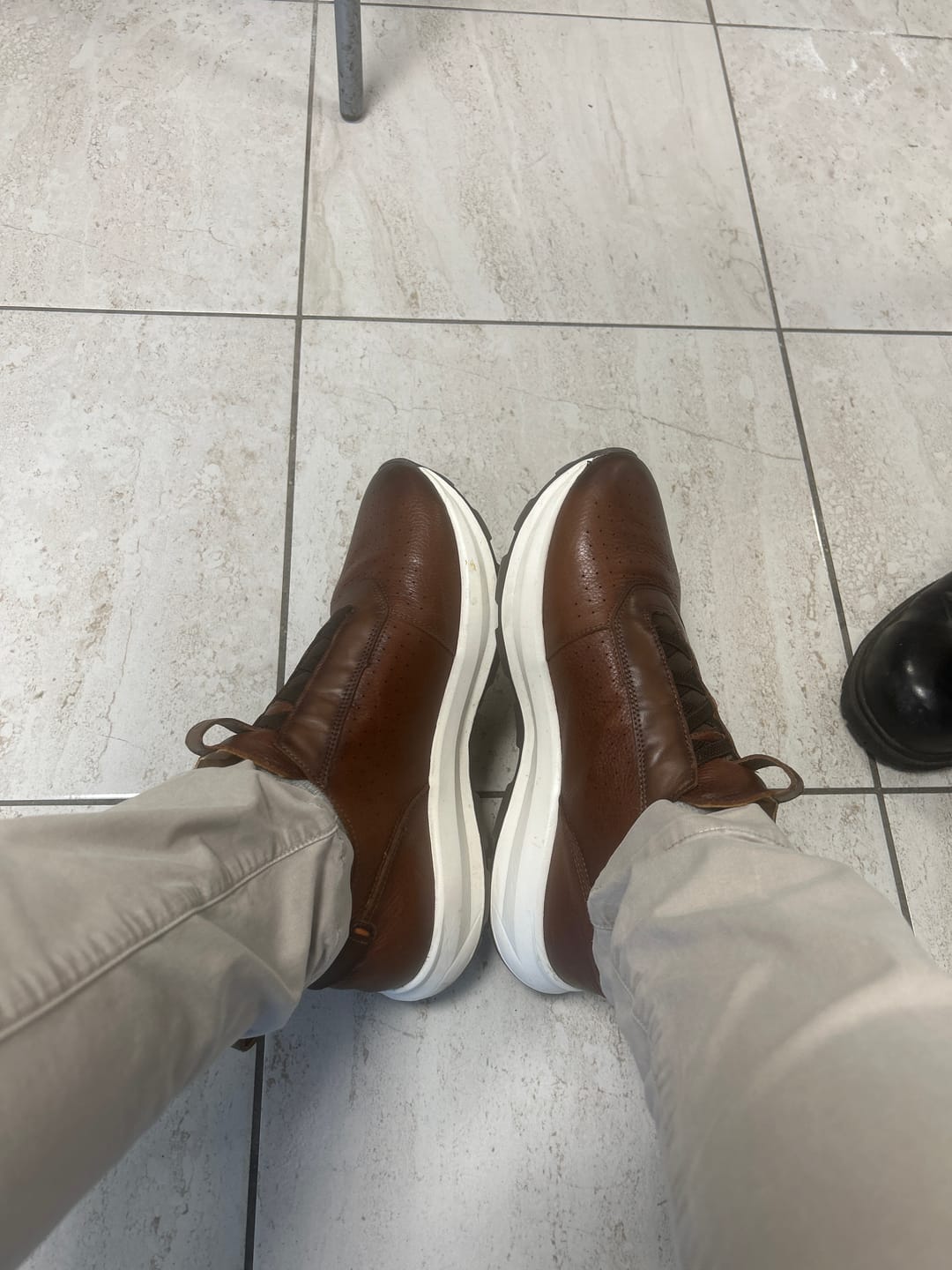 Customer photo review of SNEAKER SUELA ULTRA LIGERA AGUJETAS ELÁSTICAS PIEL CAFÉ