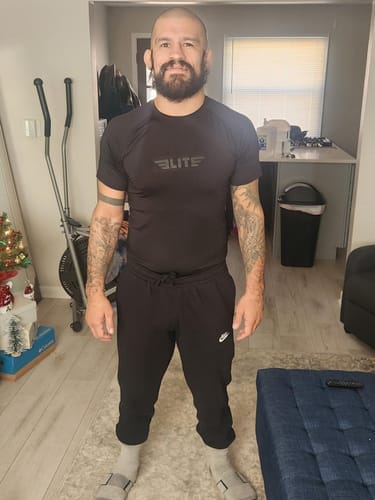Customer photo review of Standard Black Short Sleeve No-Gi Mens BJJ Rash Guard