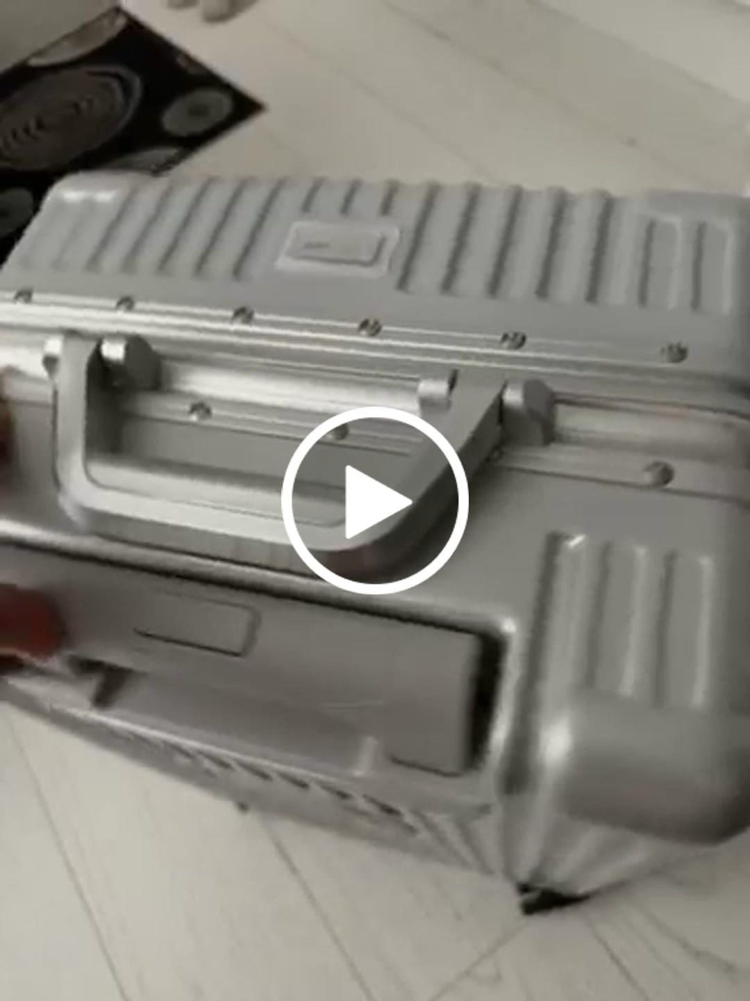 Customer video review of Carry-On Classic 19"