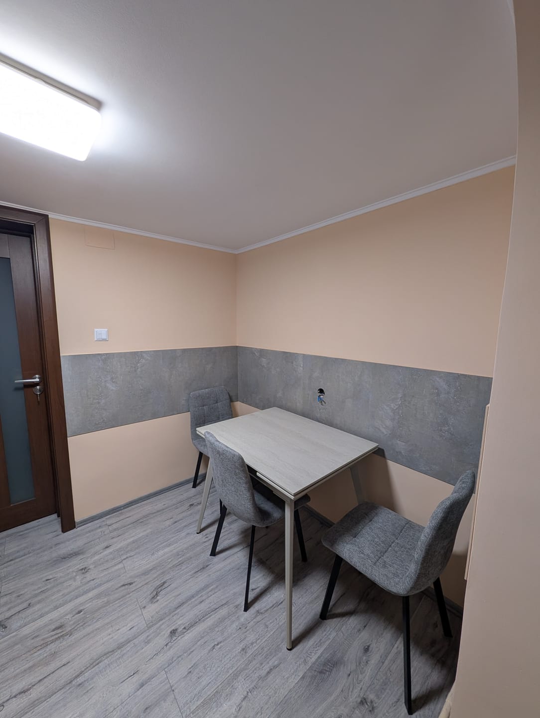 Customer photo review of Masa extensibila REEF, grej cu efect de piatra travertin, ceramica/metal, 90/140x70x75 cm