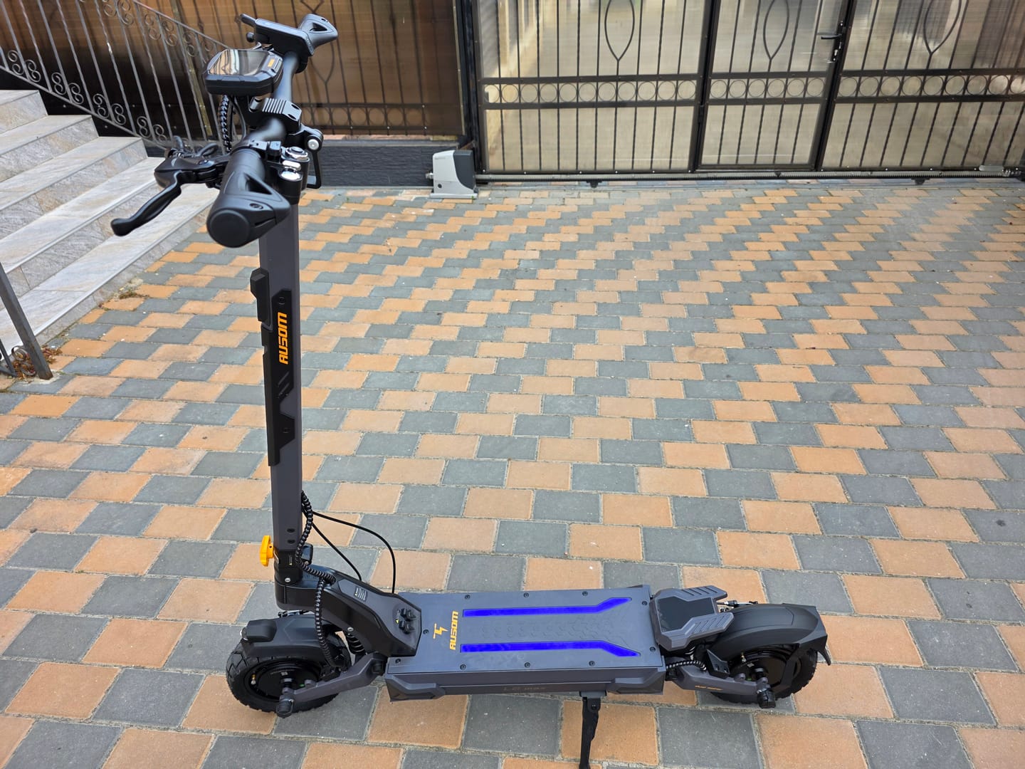 Customer photo review of Ausom L2 Max Dual Motor E-scooter