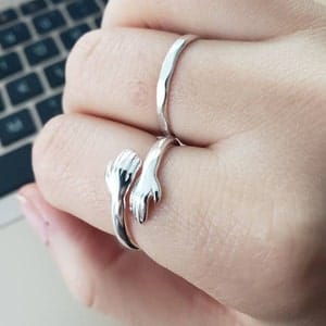 Customer photo review of Nivora Hug Ring
