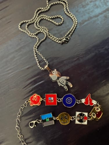 Customer photo review of KanYe West Bracelet Pulsera de Charms KanYe Wes