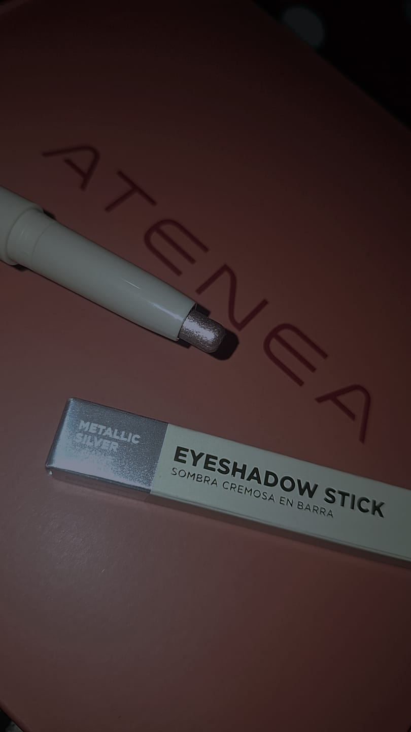Customer photo review of SOMBRAS CREMOSAS EN BARRA