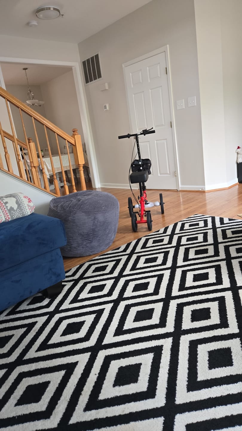 Customer photo review of YF-9005G Economy Knee Walker 10" Wheels with Dual Braking System