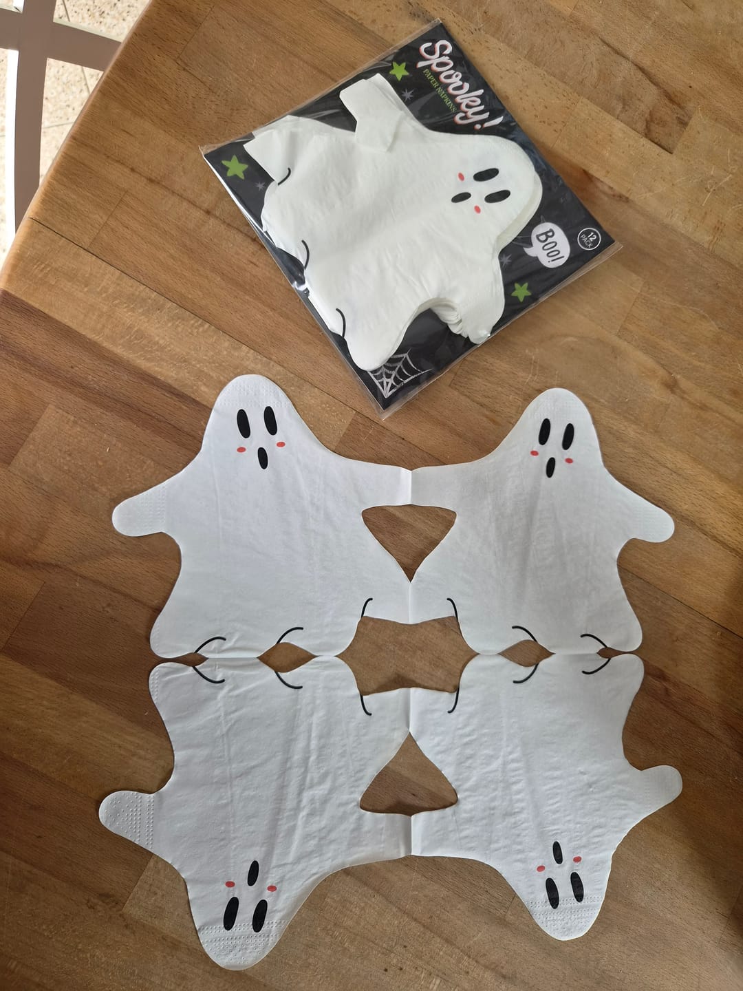 Customer photo review of Halloween Servietten Geist und Skelett 12er Set Summerween Partydeko