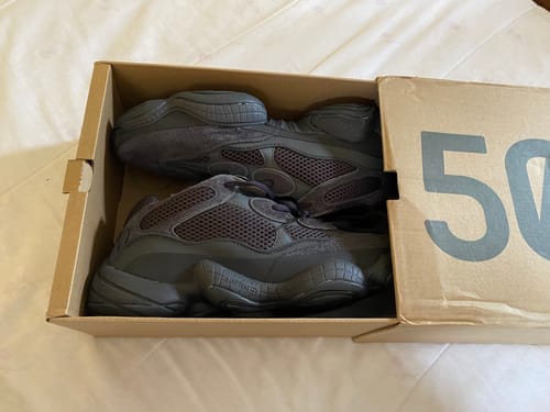 Customer photo review of Yeezy 500 Utility Black G5