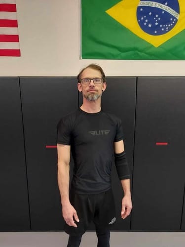 Customer photo review of Standard Black Short Sleeve No-Gi Mens BJJ Rash Guard