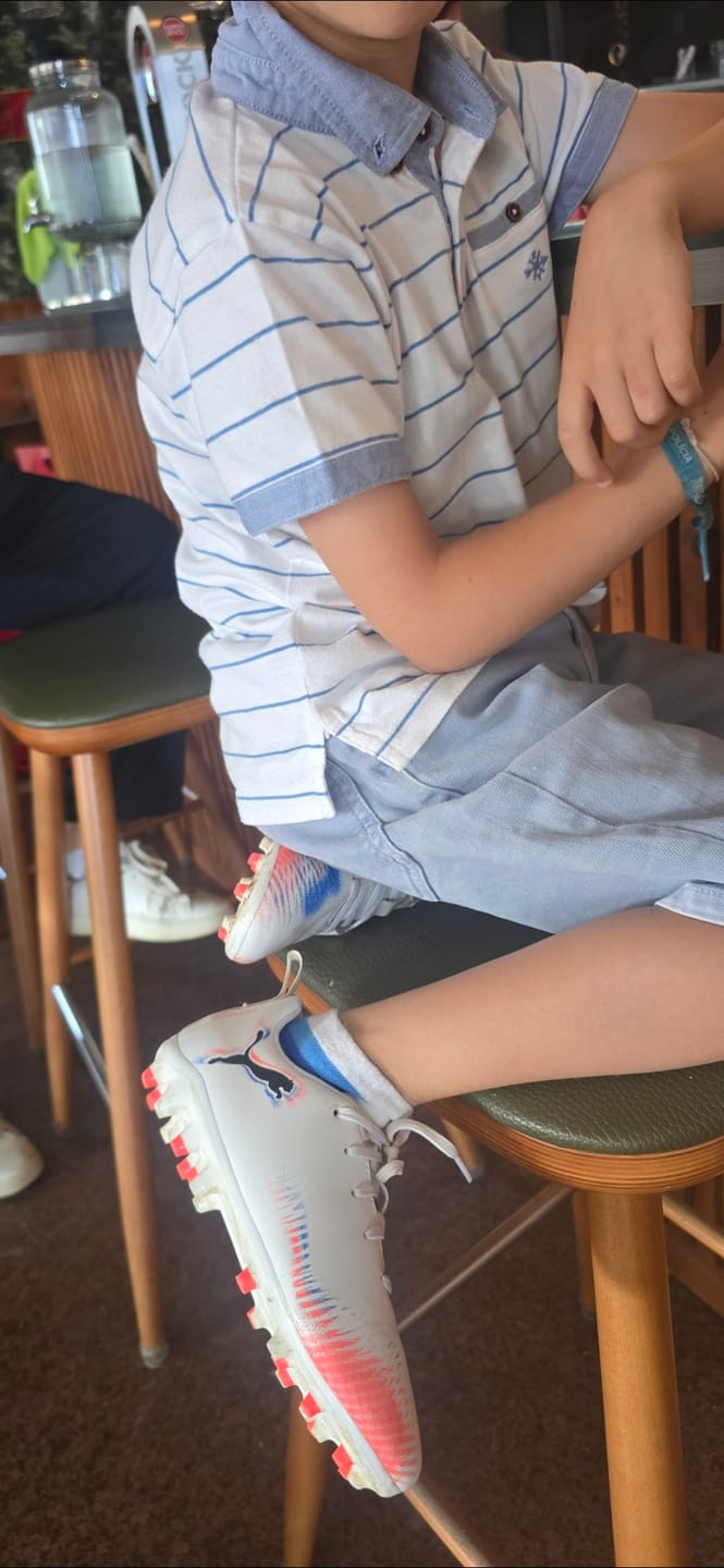 Customer photo review of Chuteiras Puma Future 8 Play MG Jr Branca