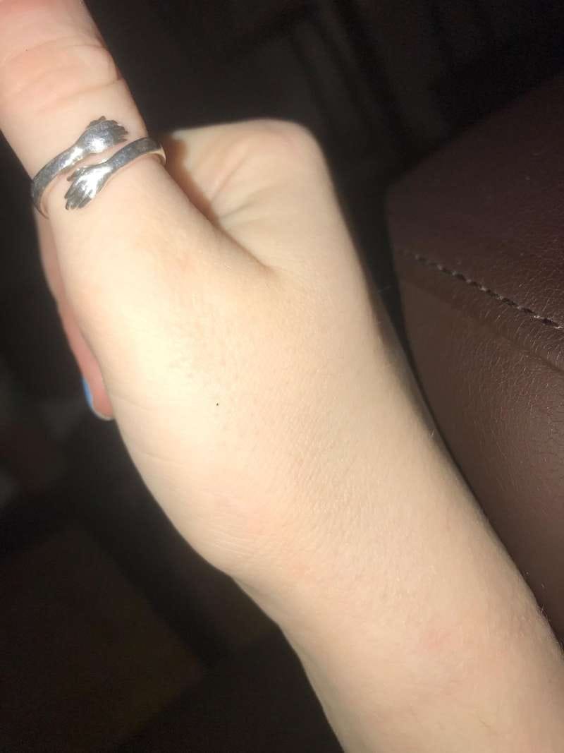 Customer photo review of Nivora Hug Ring