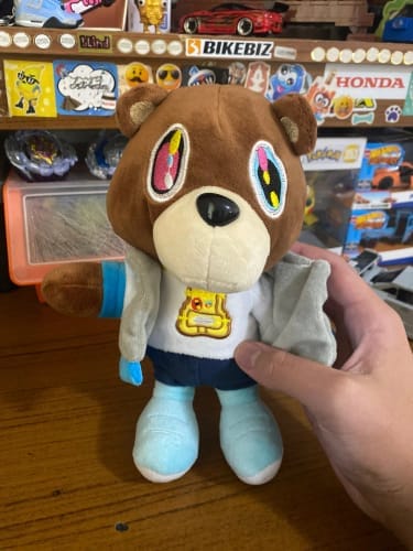 Customer photo review of Peluche oso Graduation Kanye West