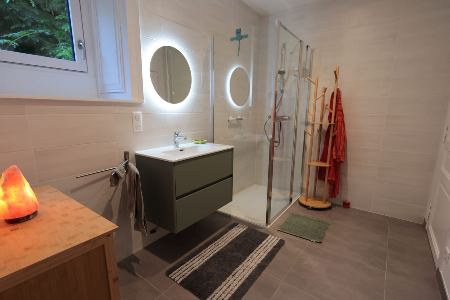 Customer photo review of Miroir Rond Salle De Bain Led Antibuée 50x50 Genève – Bellori