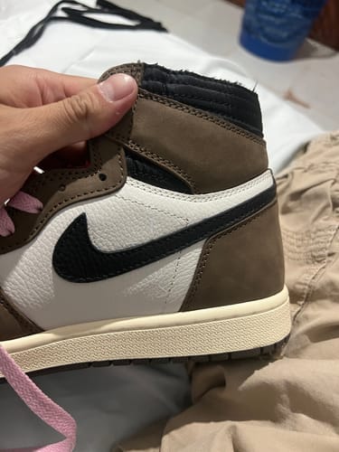 Customer photo review of Travis Scott Jordan 1 high 1:1