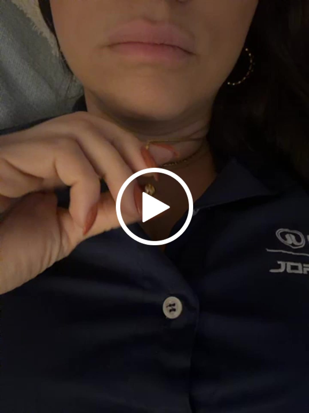 Customer video review of Colar Olho de Tigre Banhado em Ouro 18k