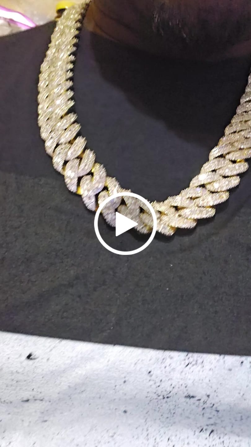 Customer video review of 20mm Clustered Baguette Cuban Link Chain