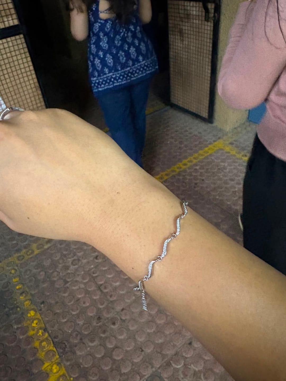 Customer photo review of Kriti Sanon Silver Graceful Waves Bracelet