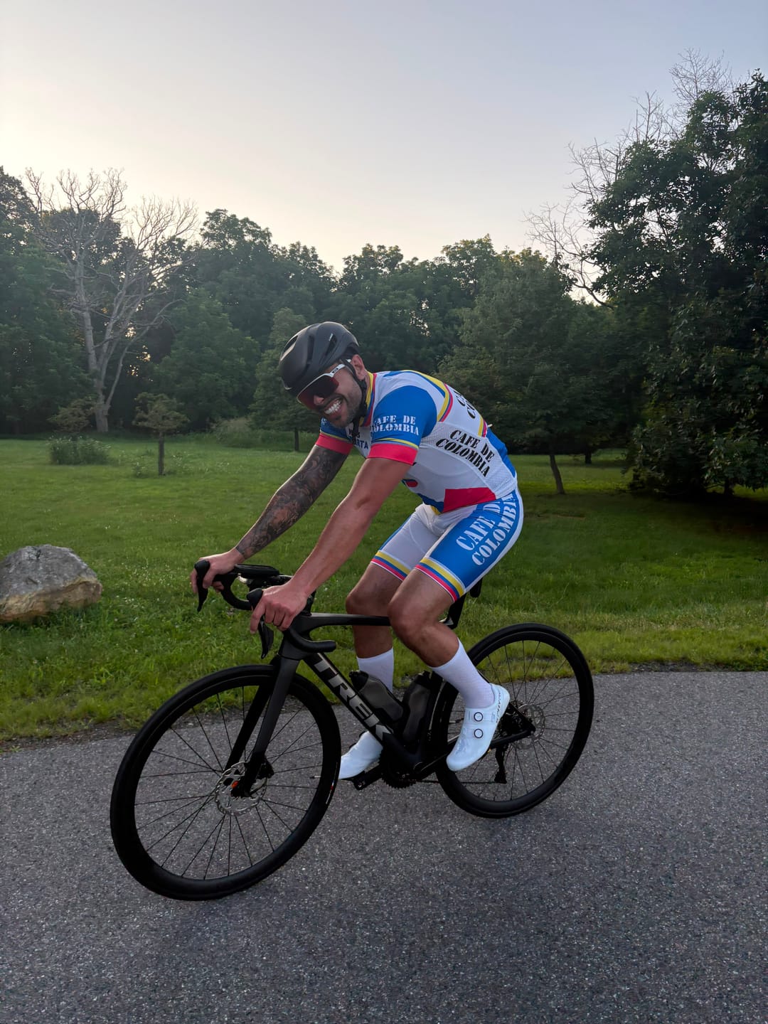Customer photo review of 2022 Tour De France Short Sleeve Cycling Kit
