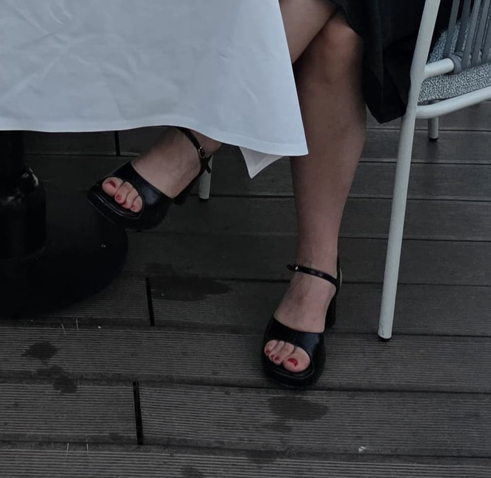 Customer photo review of Joni Sandal, Black Leather