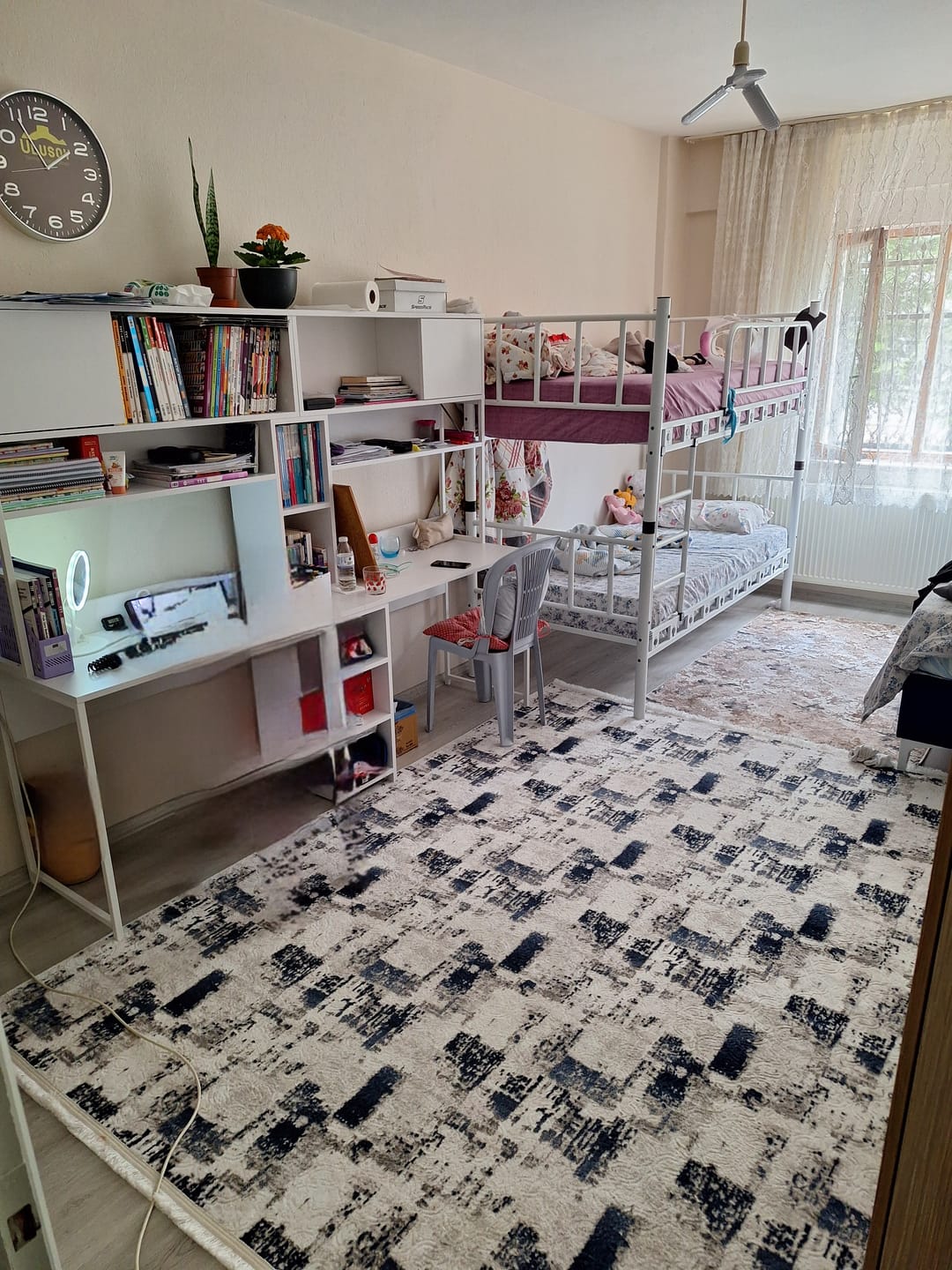 Customer photo review of Rani HA129 İki Kişilik Çok Raflı 2 Kapaklı Çalışma Ofis Bilgisayar Masası Beyaz