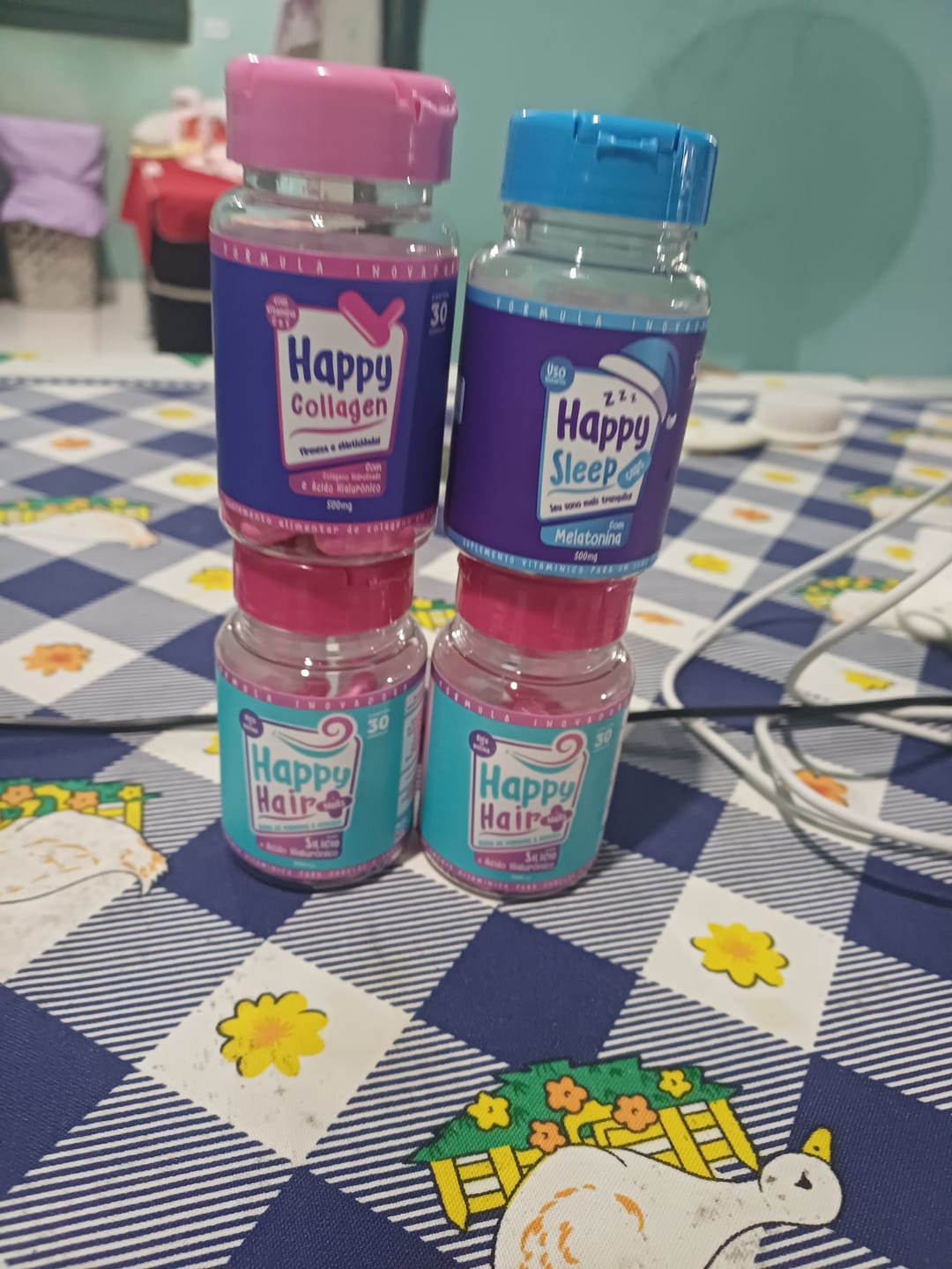 Customer photo review of Happy Hair 2 Potes + 1 Melatonina Grátis + 1 Colágeno Grátis