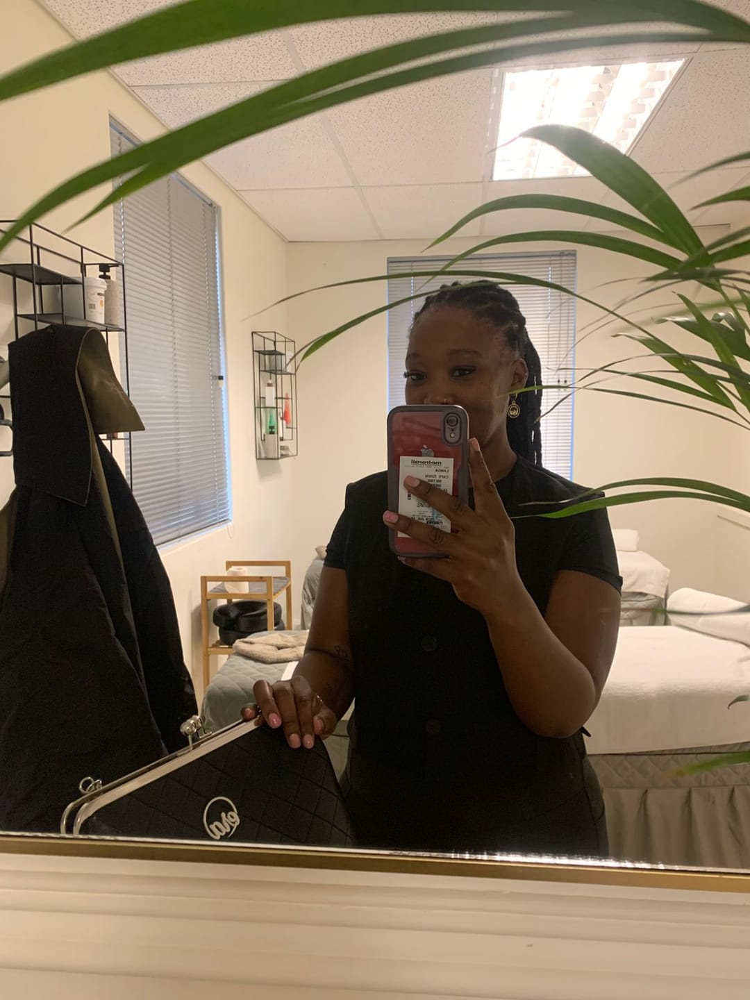 Customer photo review of ERA Oversized Kisslock Chain Bag – Black