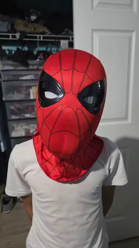 Customer photo review of Máscara Spider-Man Con Ojos Móviles