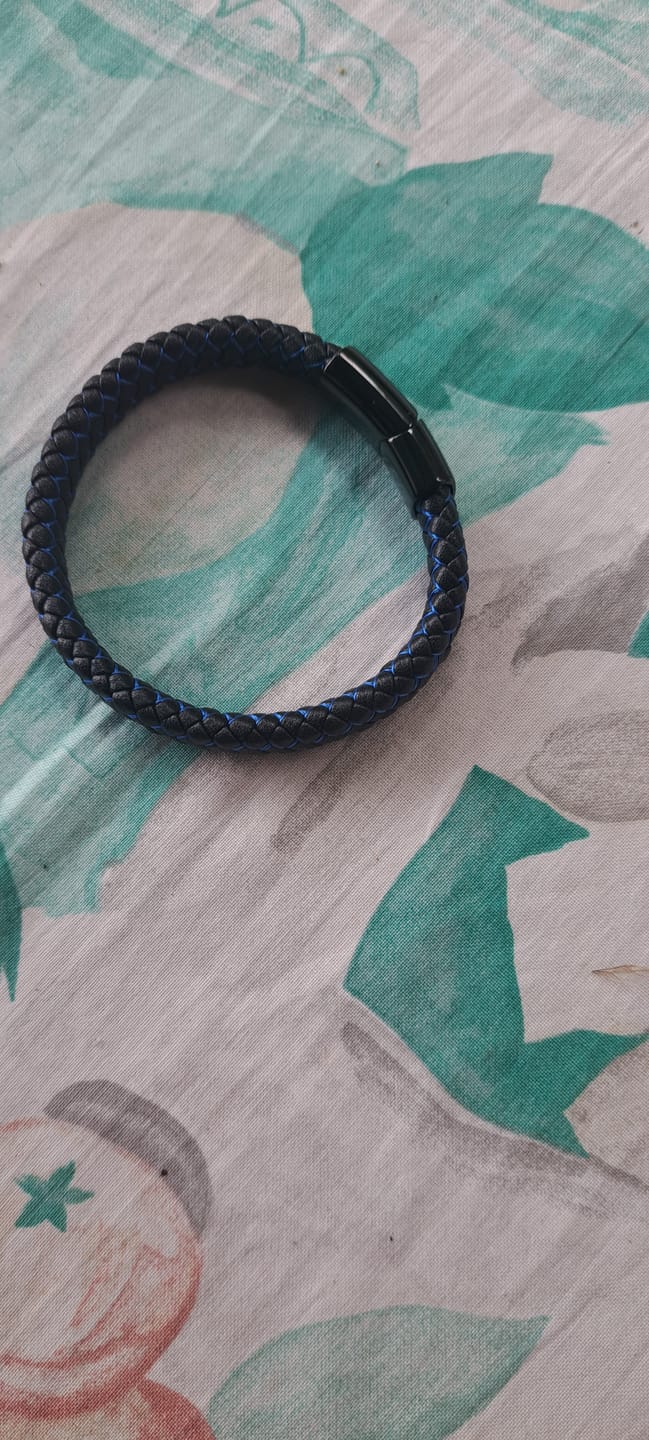 Customer photo review of Medizinisches Notfallarmband