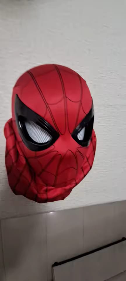 Customer photo review of Máscara Spider-Man Con Ojos Móviles