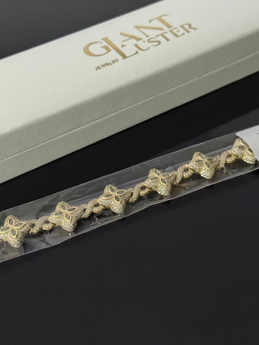 Customer photo review of 15MM 19MM S925 Silver Colored VVS Moissanite 4-Leaf Clover Infinity Link Bracelet