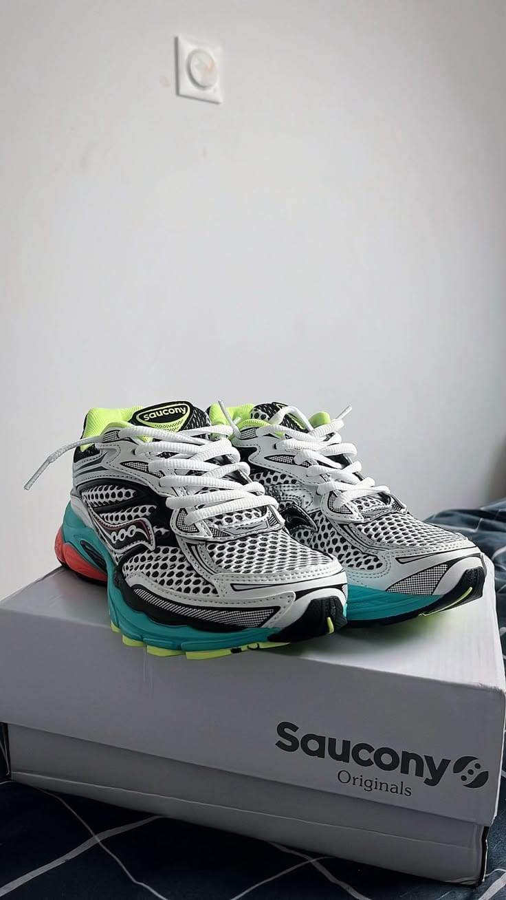 Customer photo review of Saucony ProGrid Omni 9 'Silver Mutant'