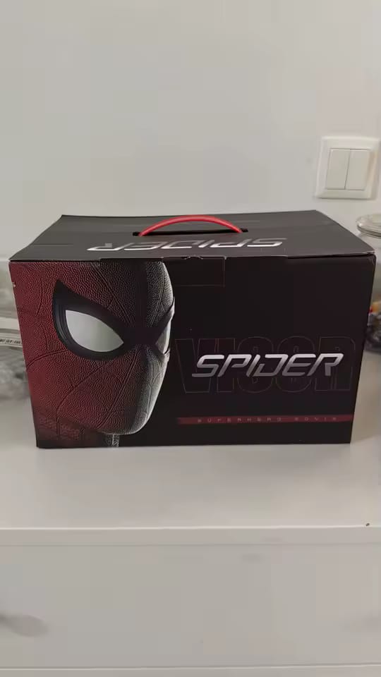Customer photo review of Máscara Spider-Man Con Ojos Móviles