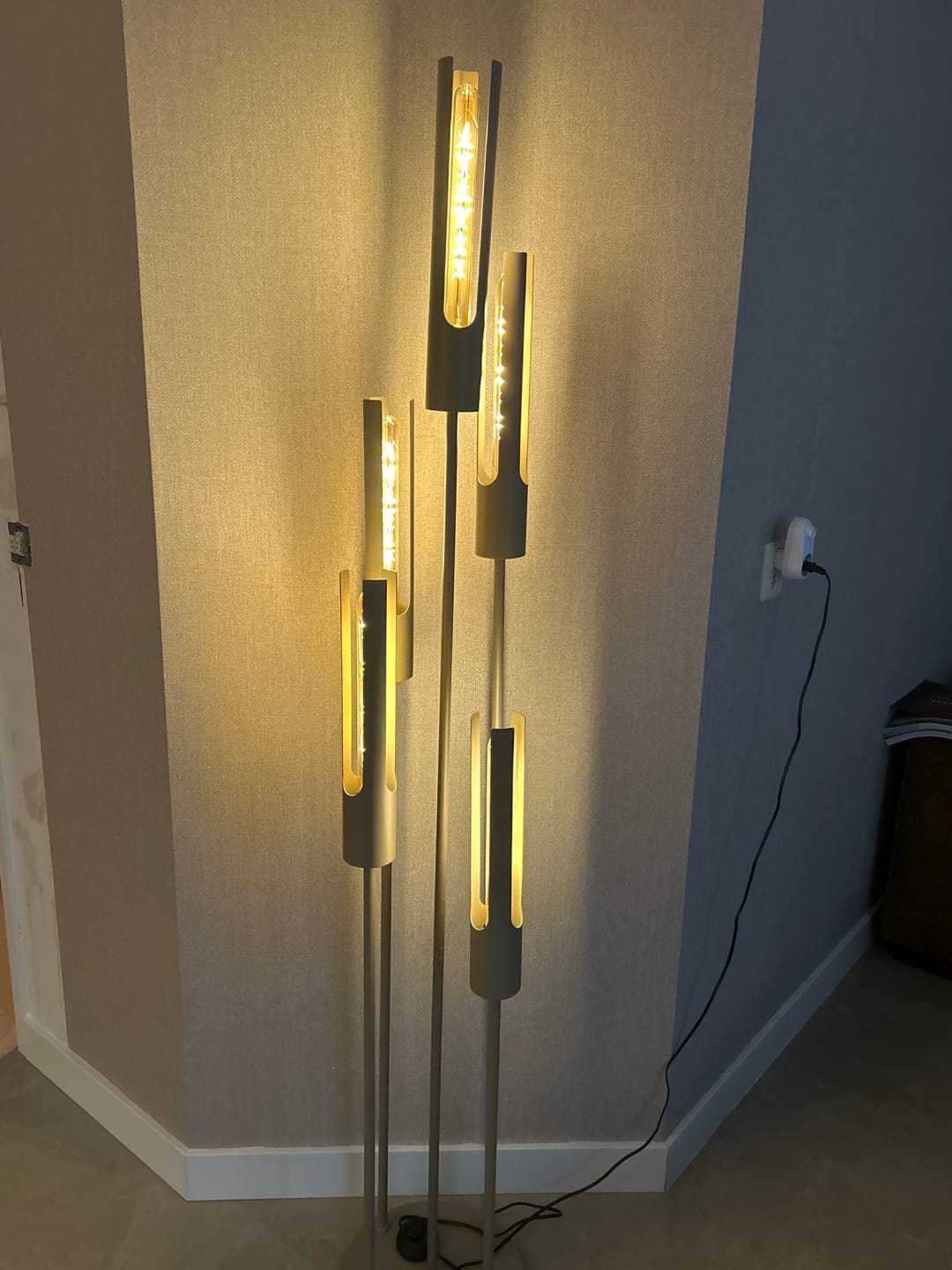 Customer photo review of Vloerlamp Lumen - 5-lichts - Beige - Metaal - 176 cm