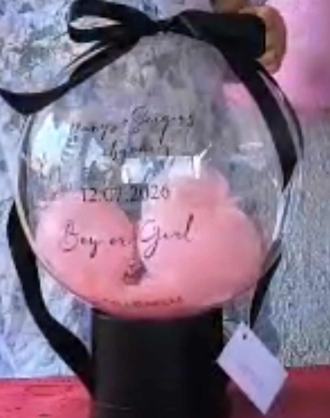 Customer photo review of Pop Up Gender Reveal Ballon pop