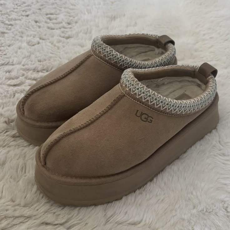 Customer photo review of Uggs (Platform)
