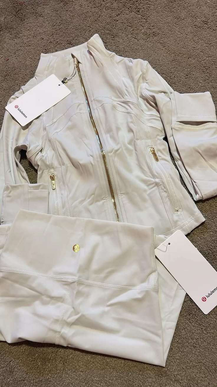 Customer photo review of LULU LEMON Set