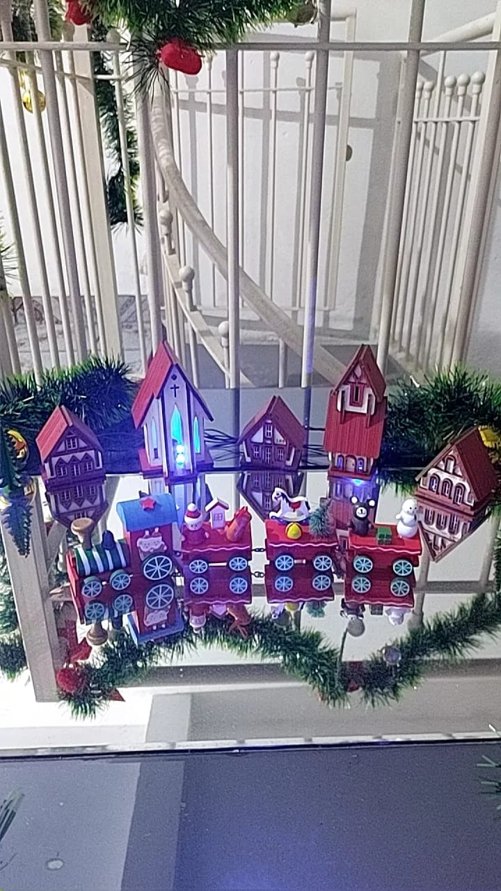 Customer photo review of Decoração de Natal Vila de casas 5 peças