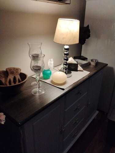 En kundes skjenk med toppen fornyet med mørk Eike Sheffield umbra kontaktplast.