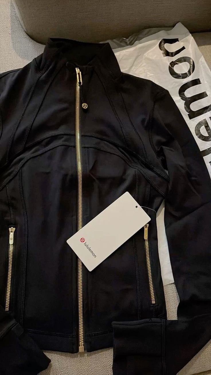 Customer photo review of LULU LEMON Set
