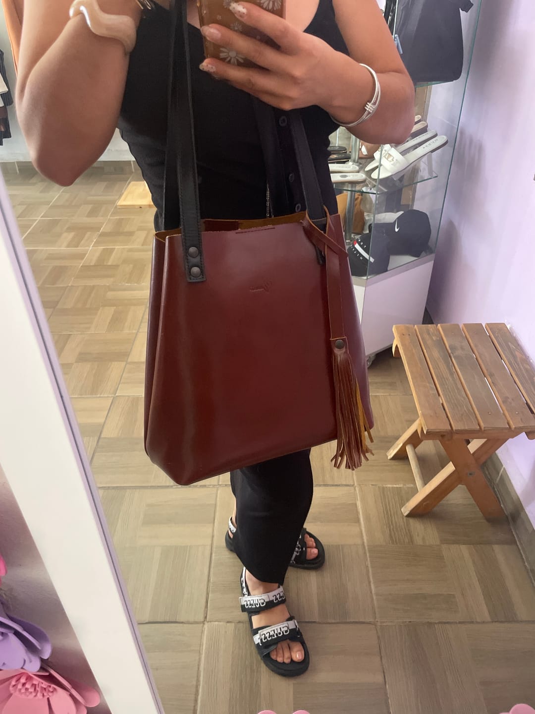 Customer photo review of Bolso Tote Cuero Praga Plus+ Pull Roble Doble Vista + 💄Cosmetiquera 👝 Gratis!!
