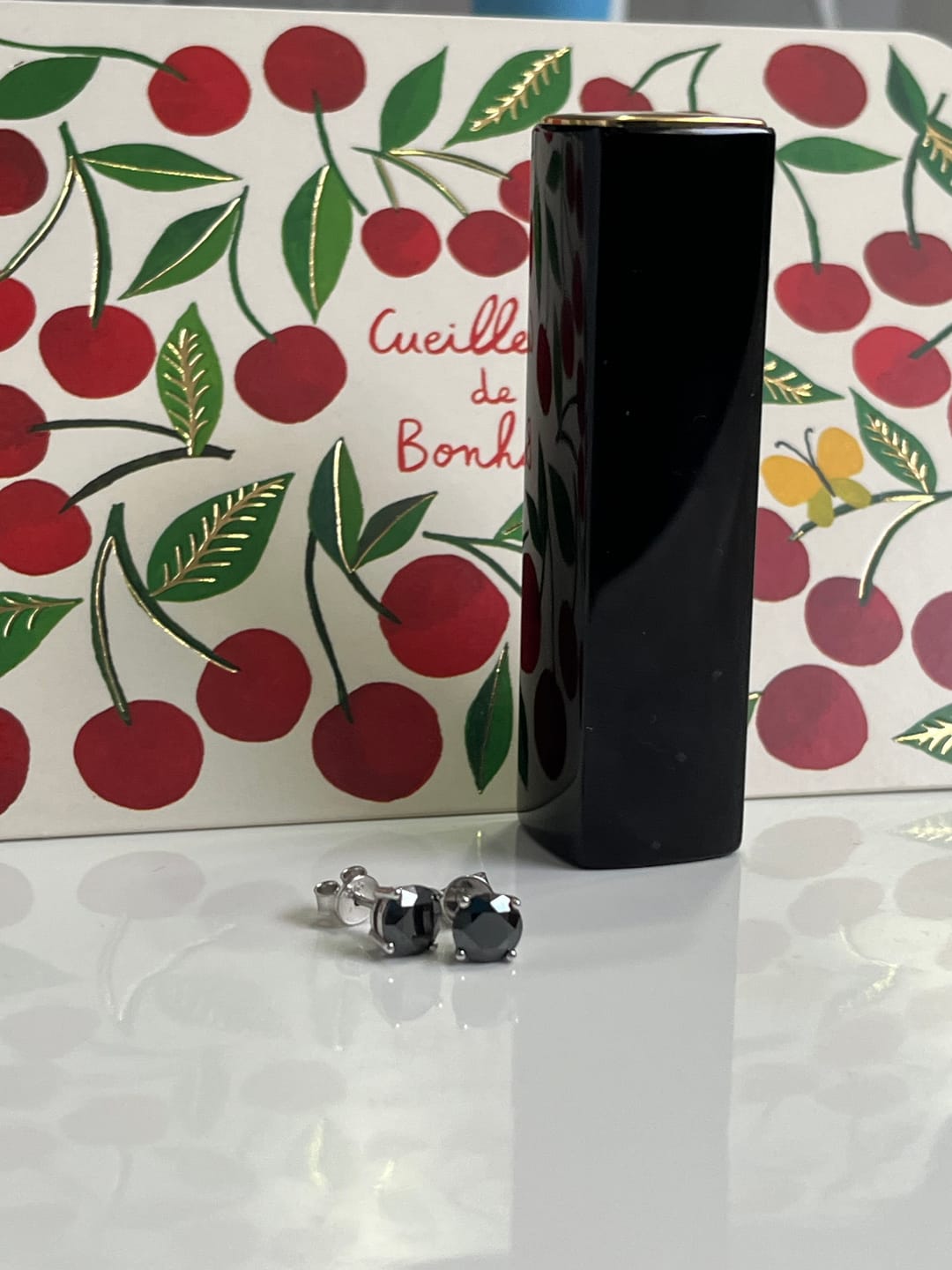 Customer photo review of Boucle D'oreille Diamant Noir