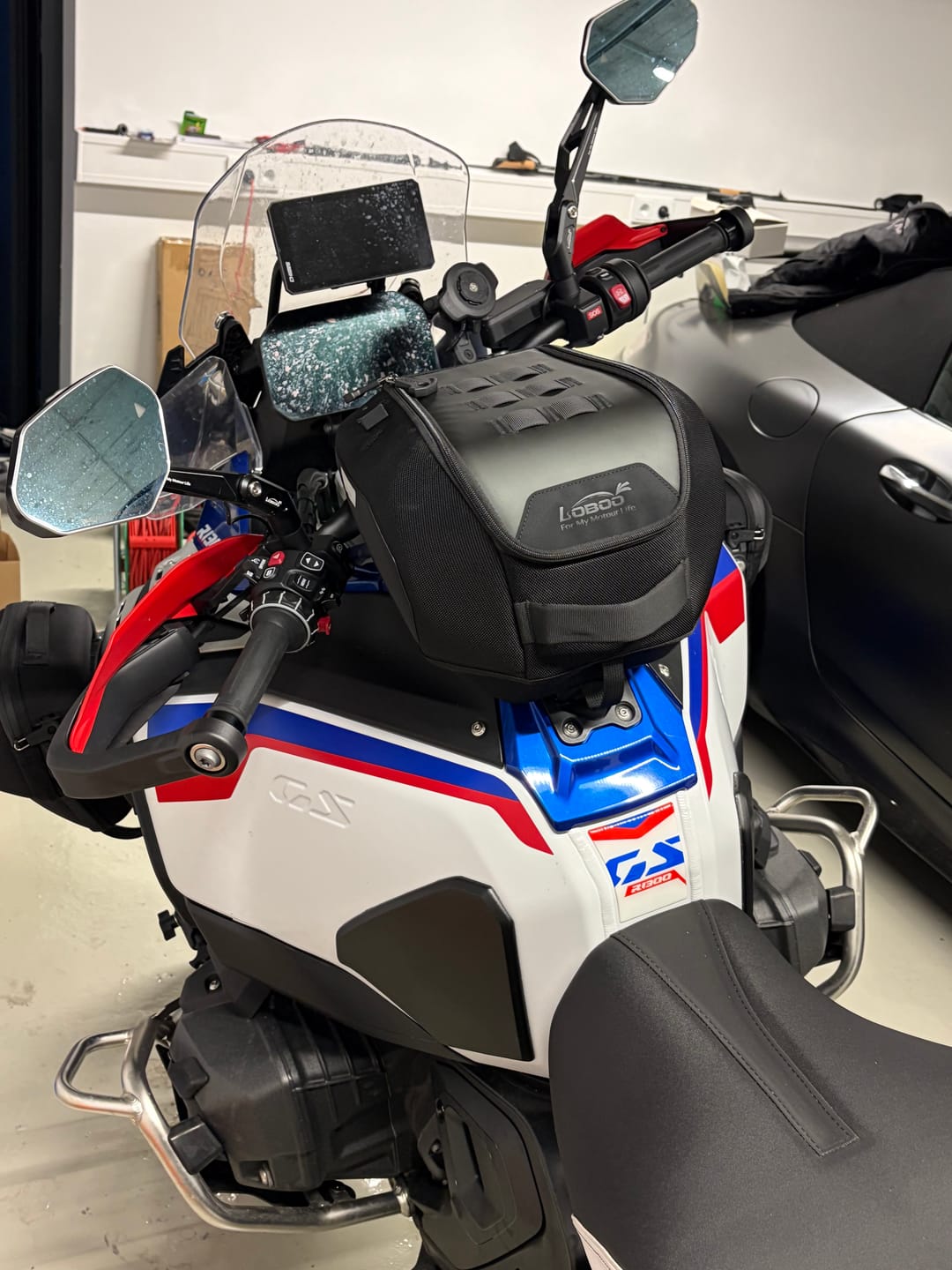 Customer photo review of LOBOO BTB13BK Motorcycle Tank Bag with Anti-Theft Quick-Release System and Rain Cover, Custom Fit for BMW R1300GS Adventure Original Mounting Points