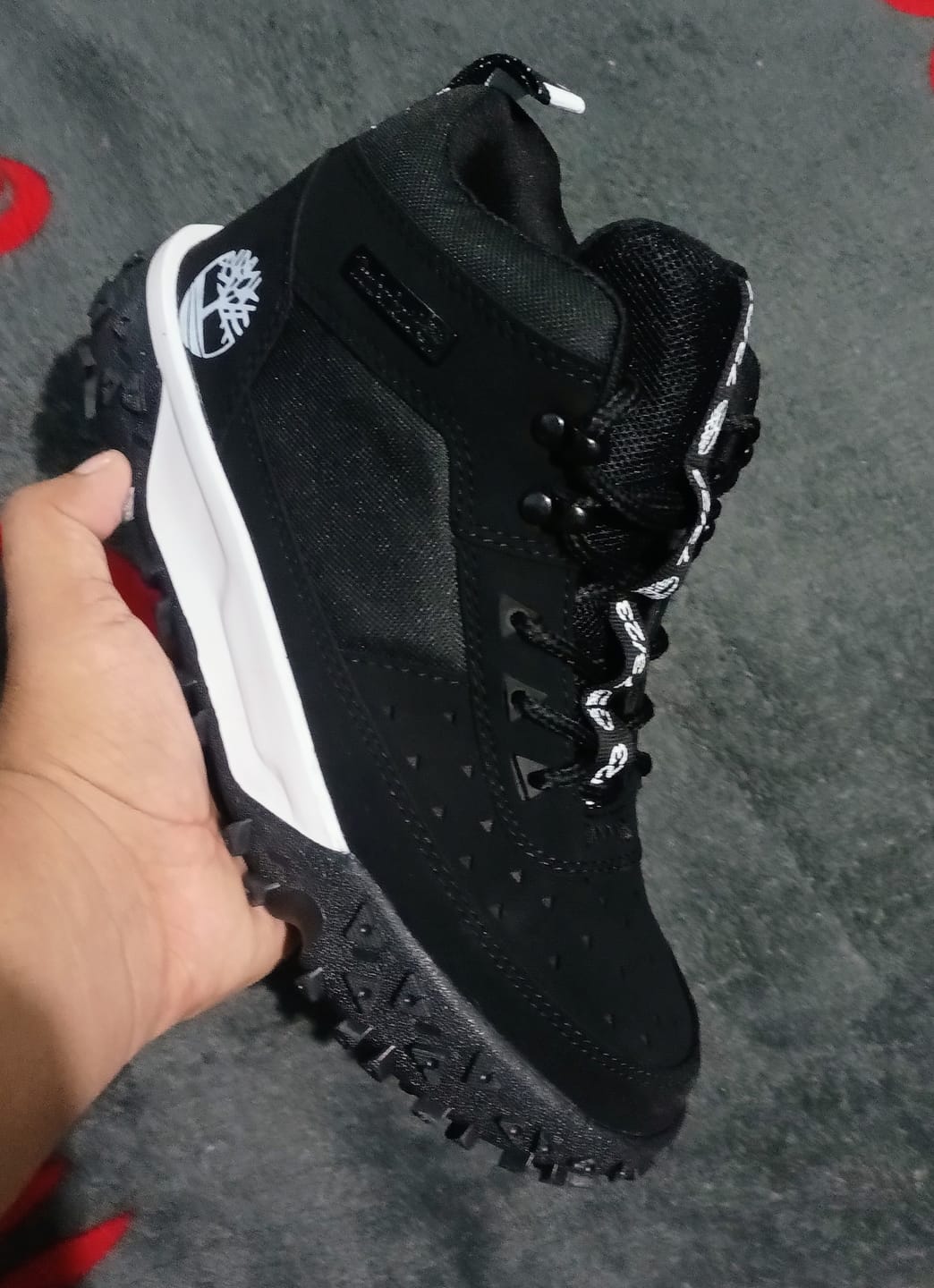 Customer photo review of Tenis Timberland Bota Negro Blanco