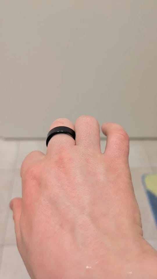 Customer photo review of Smart Ring For Men & Women – Heart Rate & Blood Oxygen Monitoring