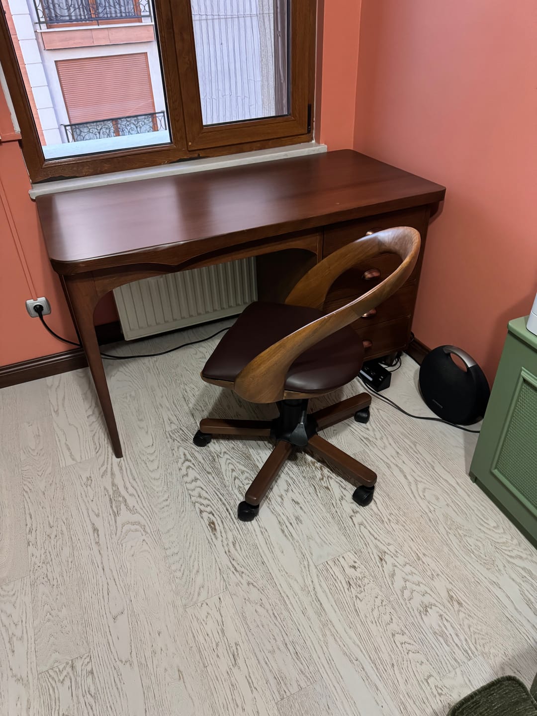 Customer photo review of Ahşap Döner Sandalye - Modern Ceviz Çalışma Koltuğu