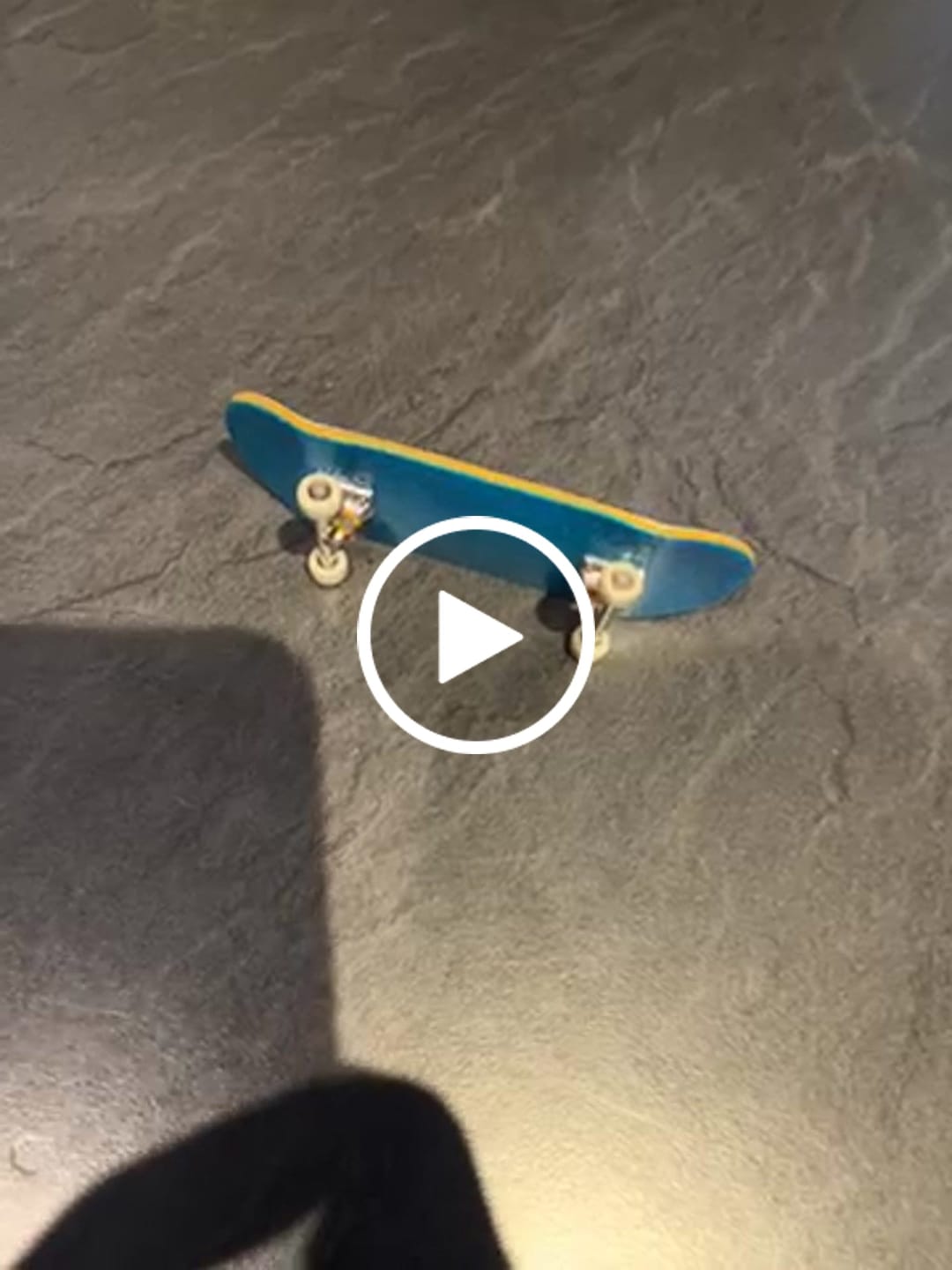 Customer video review of Fingerskateboard Construction Kit - for Experts