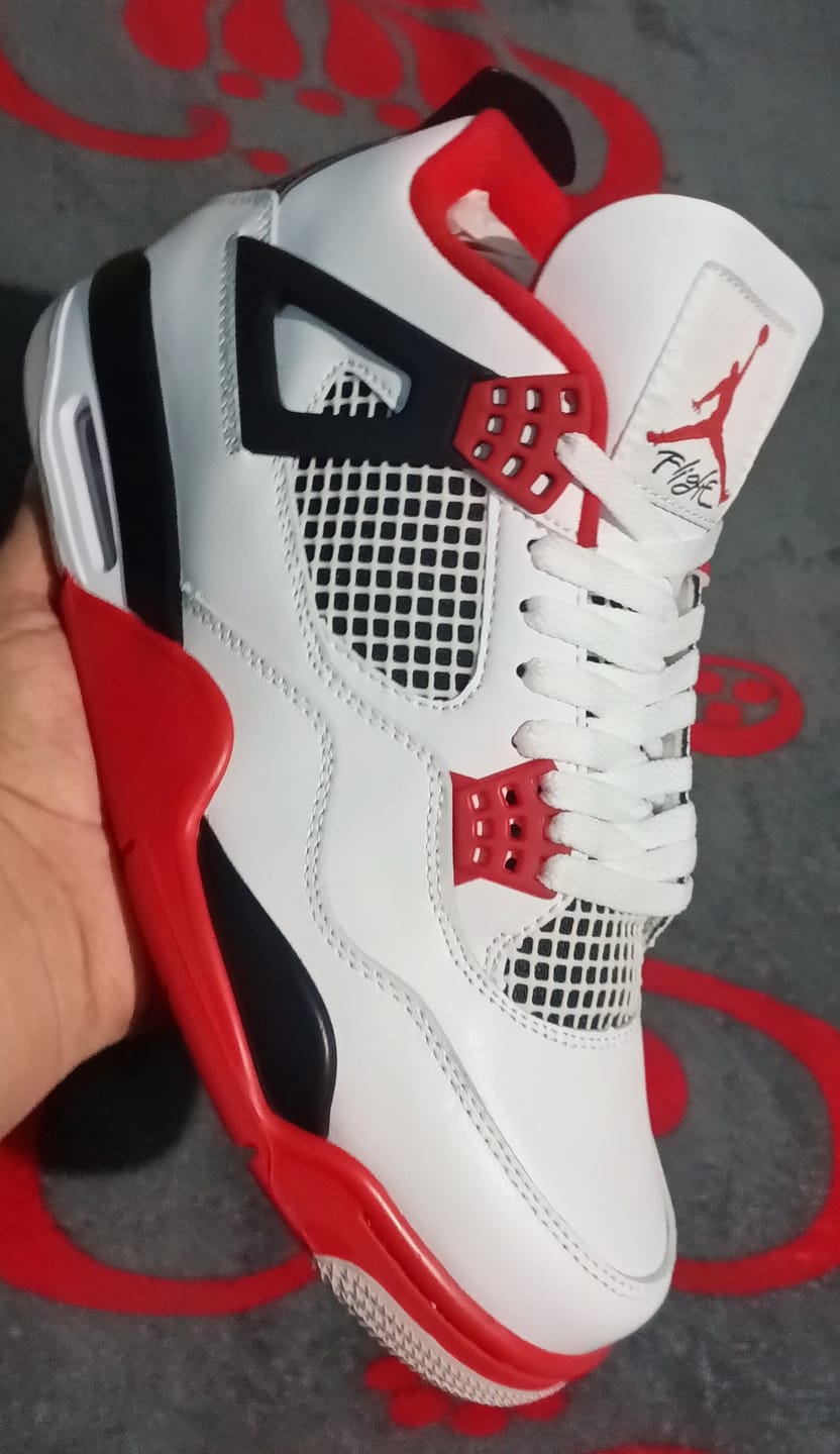 Customer photo review of Tenis Retro 4 Fire Red Importado