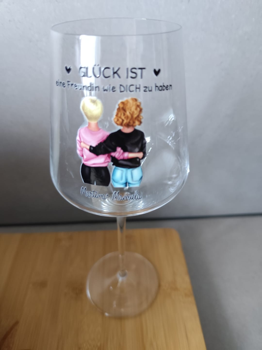Customer photo review of Besties für immer - Personalisiertes Weinglas für Besties mit Illustration